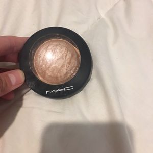 Mac soft and gentle highlighter